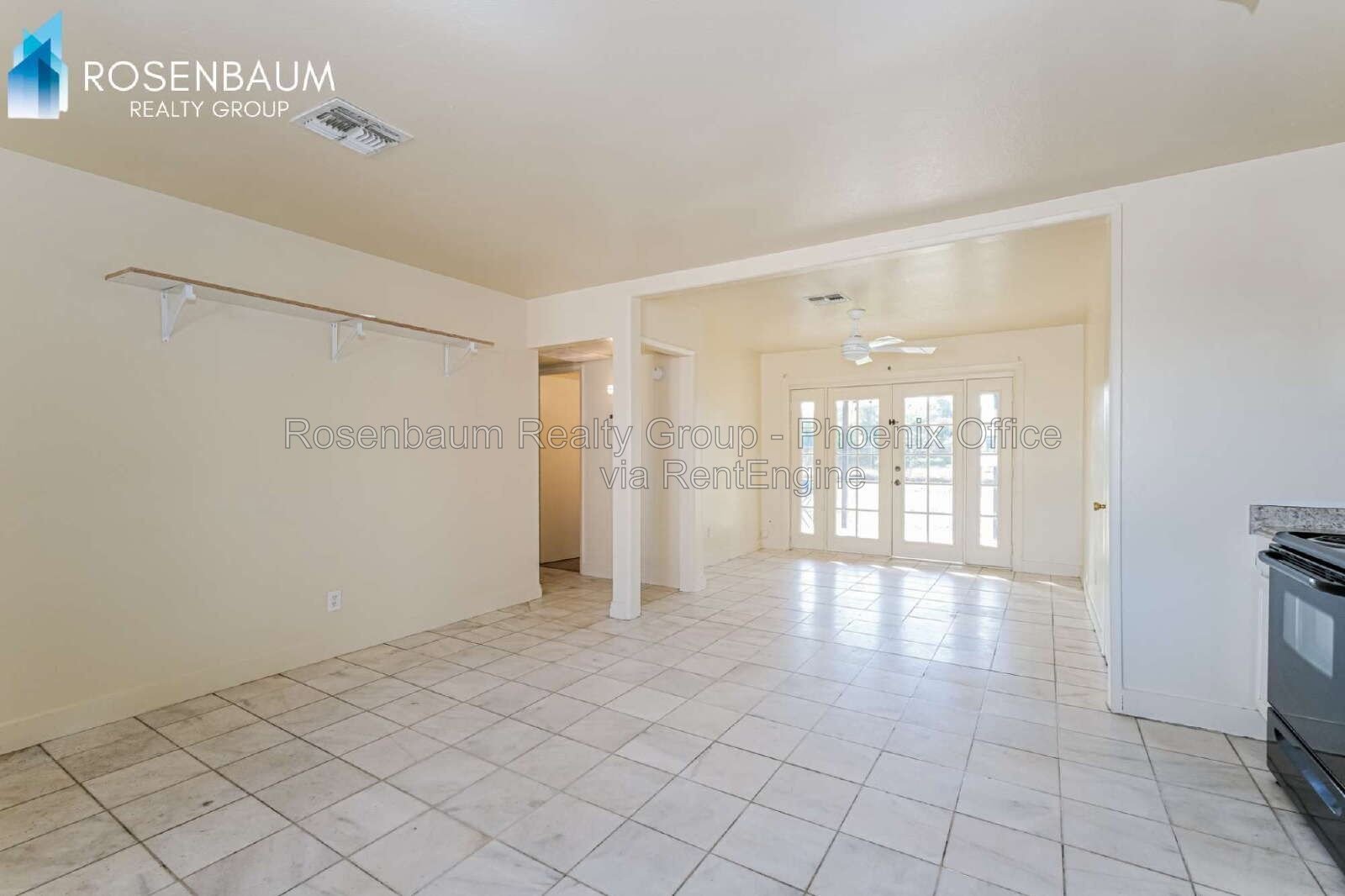 Charming and inviting single-level 2-bedrooms, 1-bath triplex apartment in Phoenix! property image