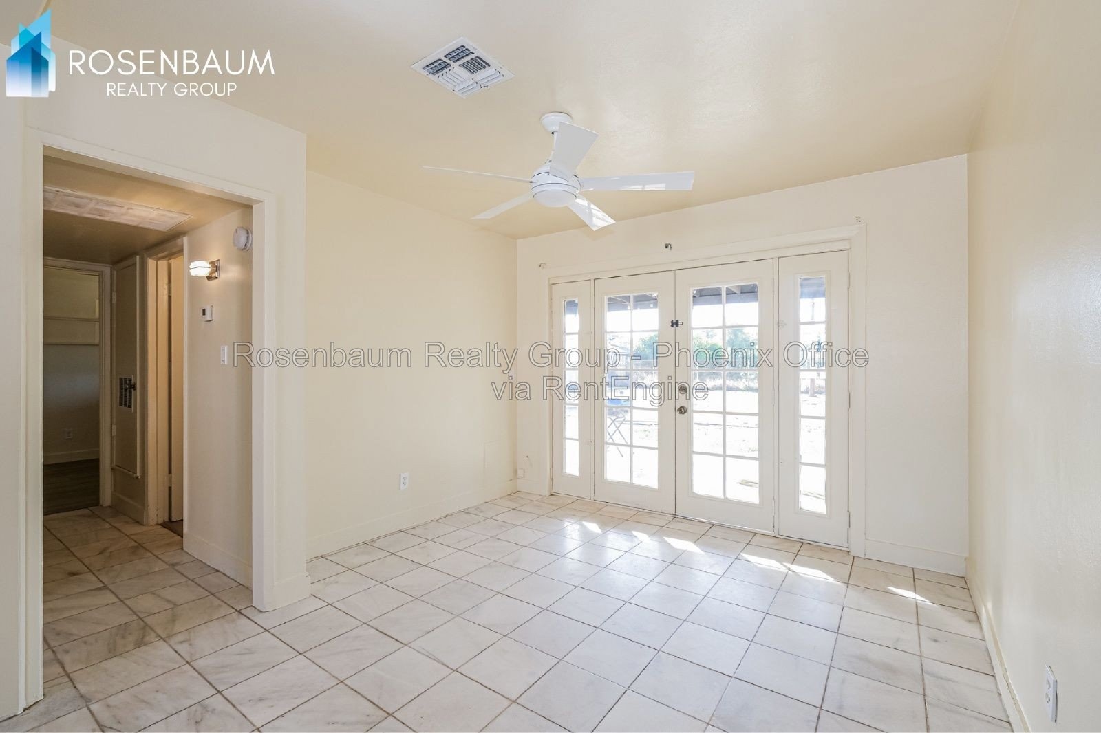 Charming and inviting single-level 2-bedrooms, 1-bath triplex apartment in Phoenix! property image