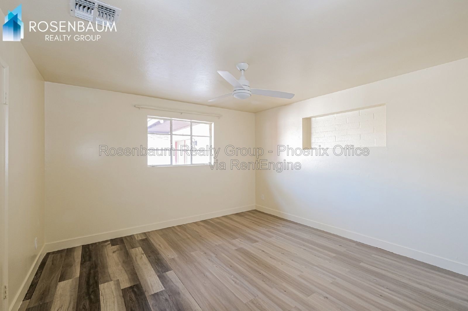 Charming and inviting single-level 2-bedrooms, 1-bath triplex apartment in Phoenix! property image