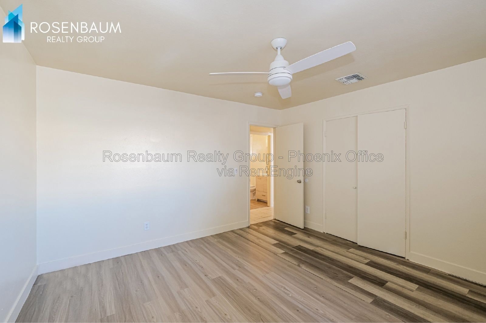 Charming and inviting single-level 2-bedrooms, 1-bath triplex apartment in Phoenix! property image
