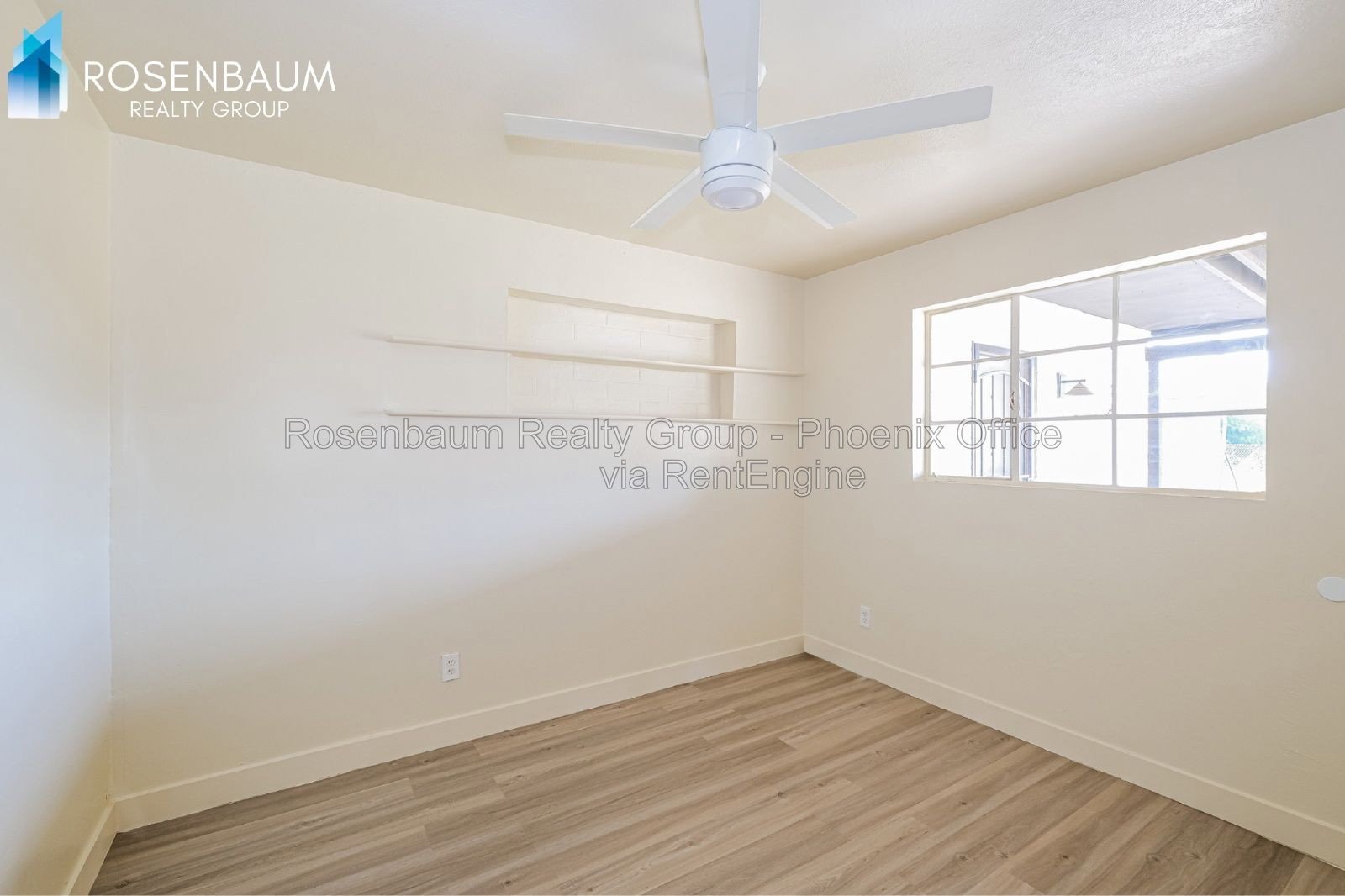 Charming and inviting single-level 2-bedrooms, 1-bath triplex apartment in Phoenix! property image