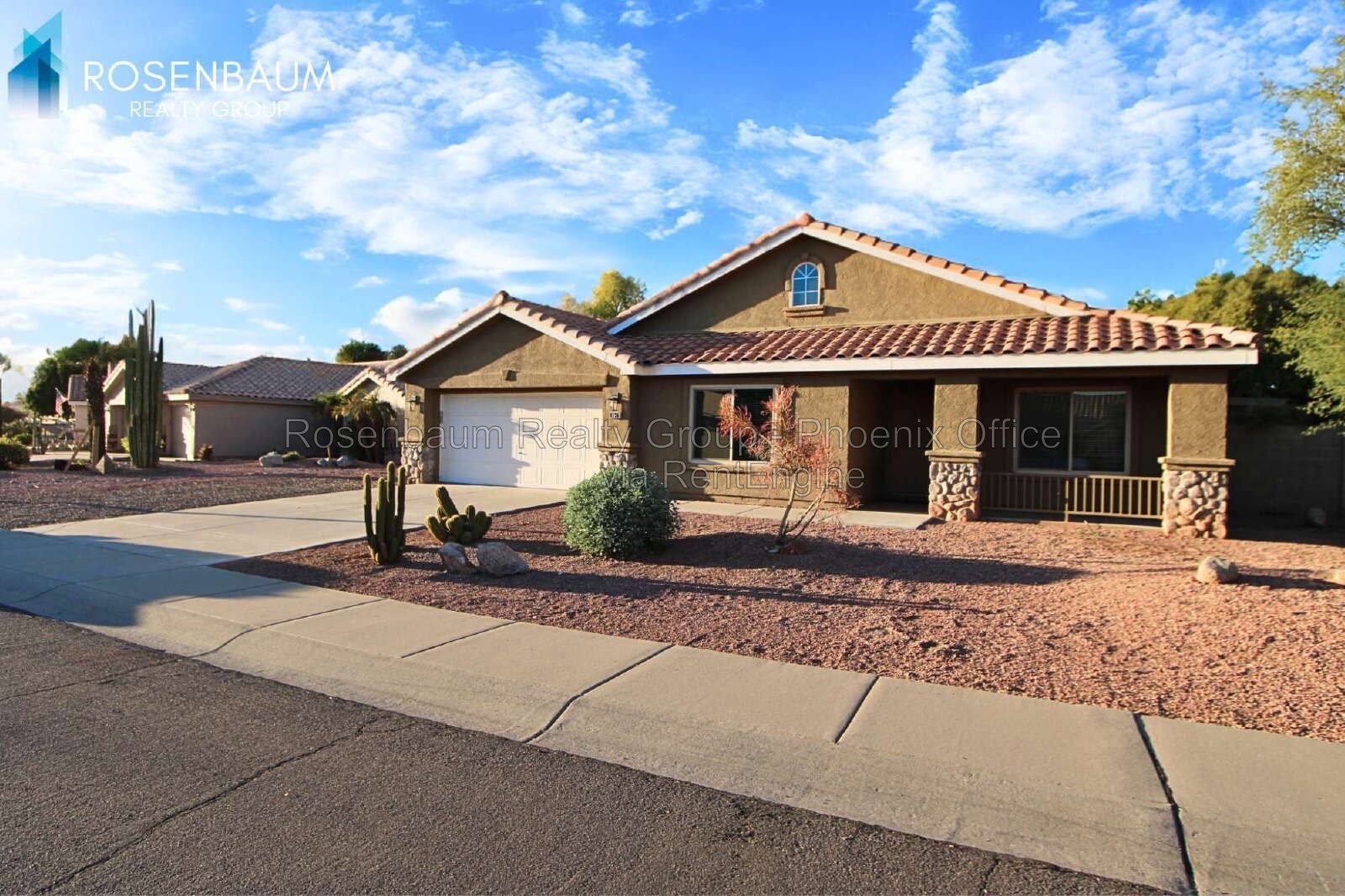 Gorgeous 4-bedrooms, 2-baths home with den in Peoria! property image