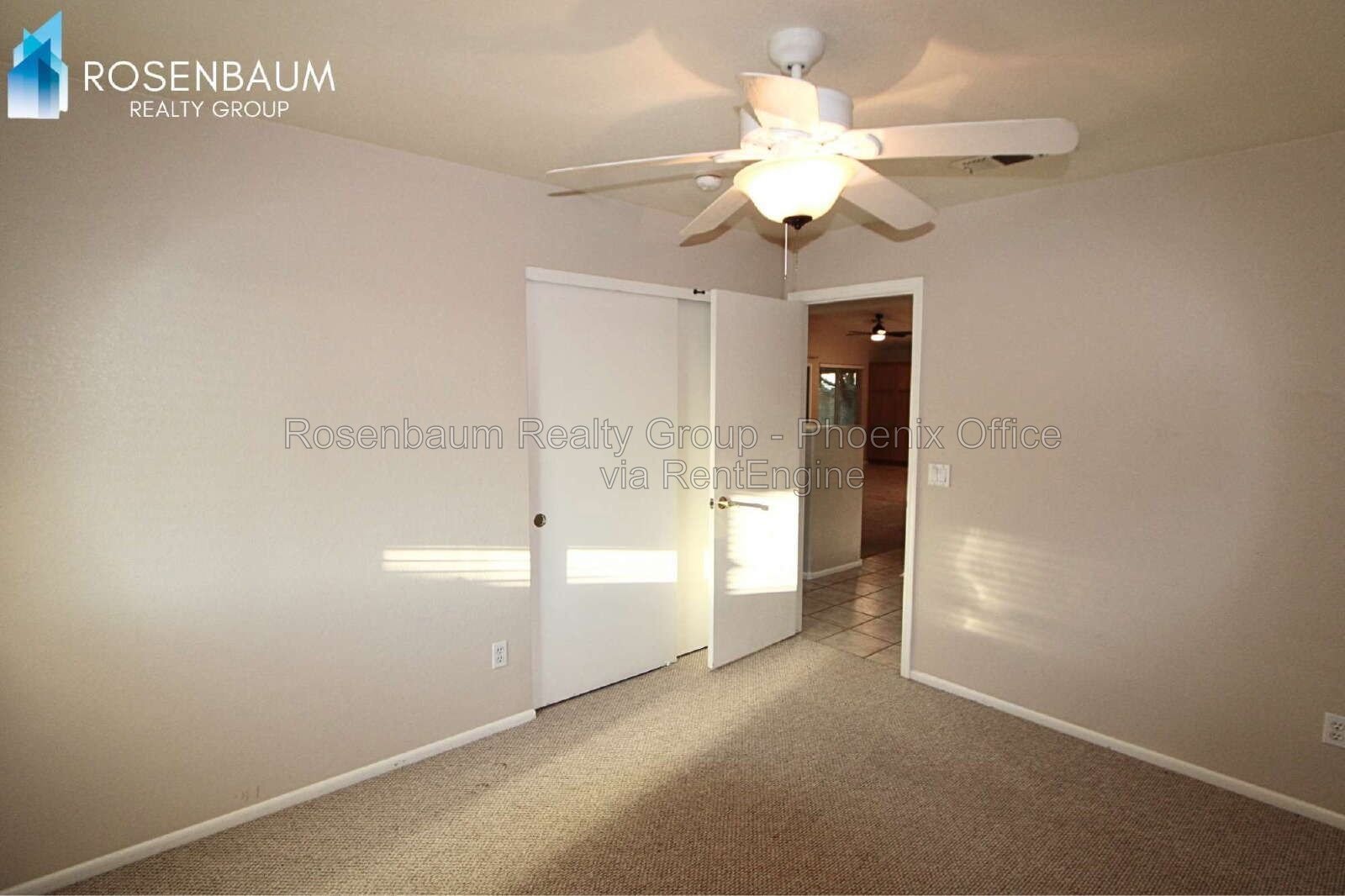 Gorgeous 4-bedrooms, 2-baths home with den in Peoria! property image