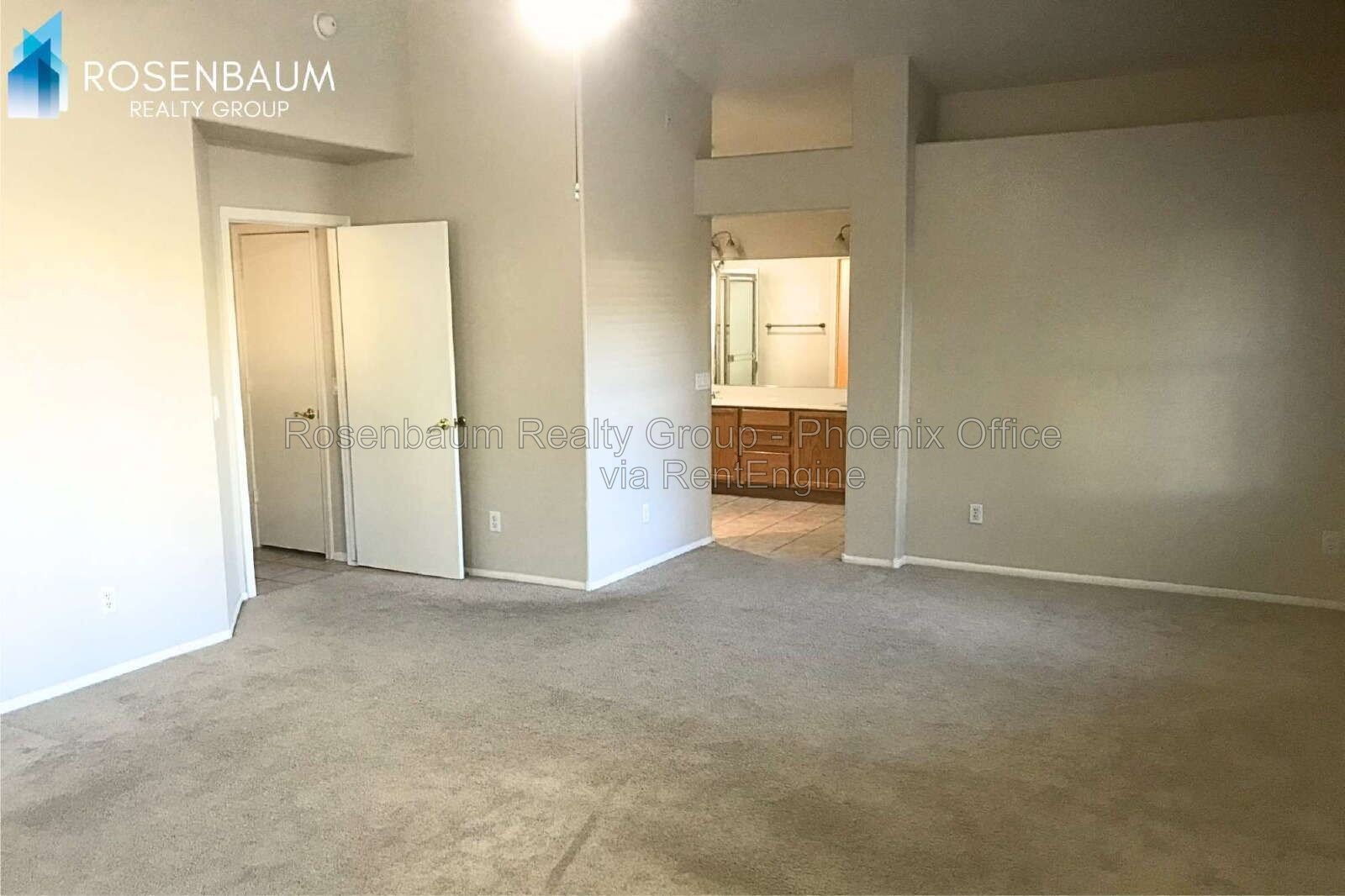 Gorgeous 4-bedrooms, 2-baths home with den in Peoria! property image
