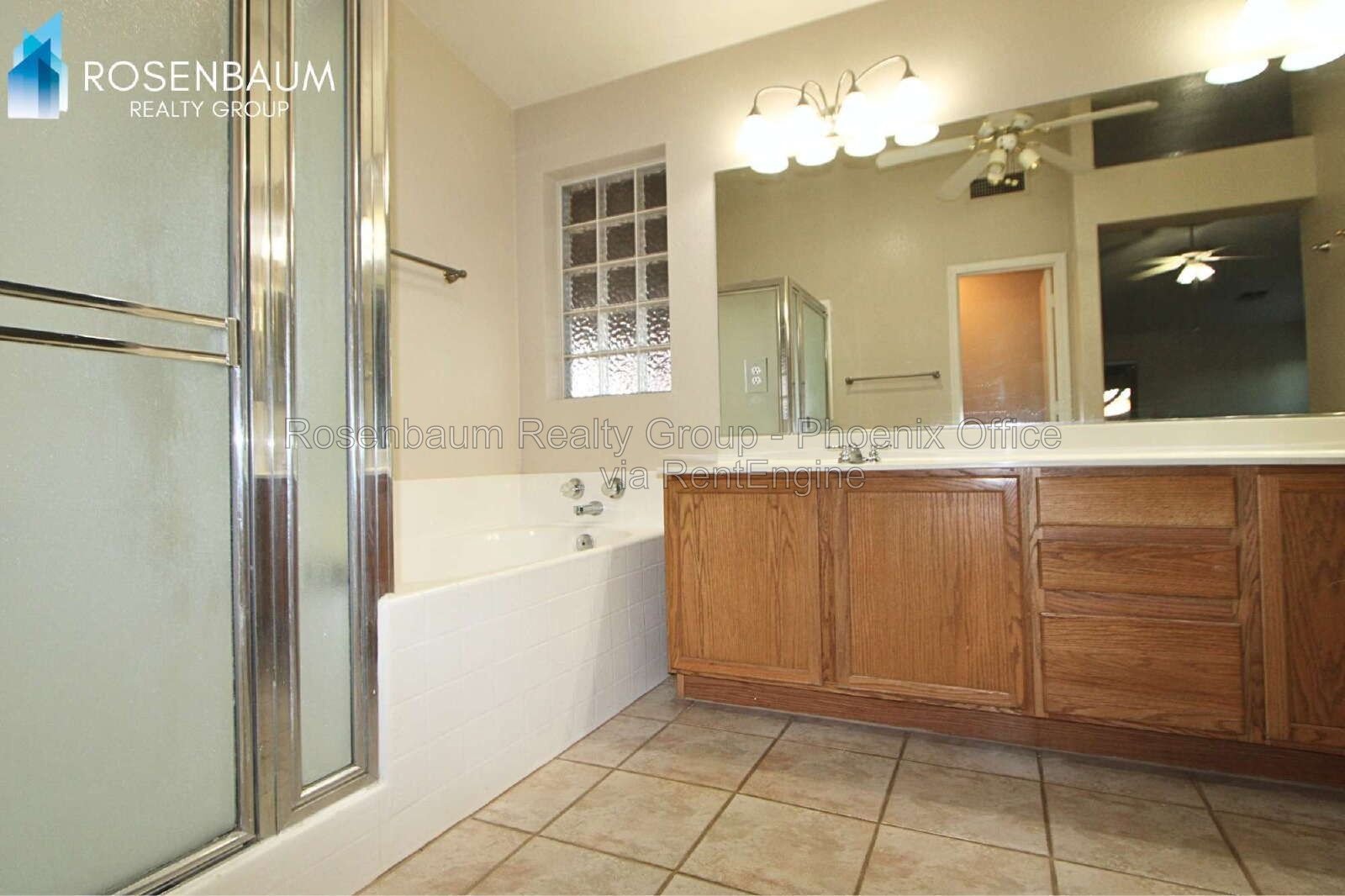 Gorgeous 4-bedrooms, 2-baths home with den in Peoria! property image