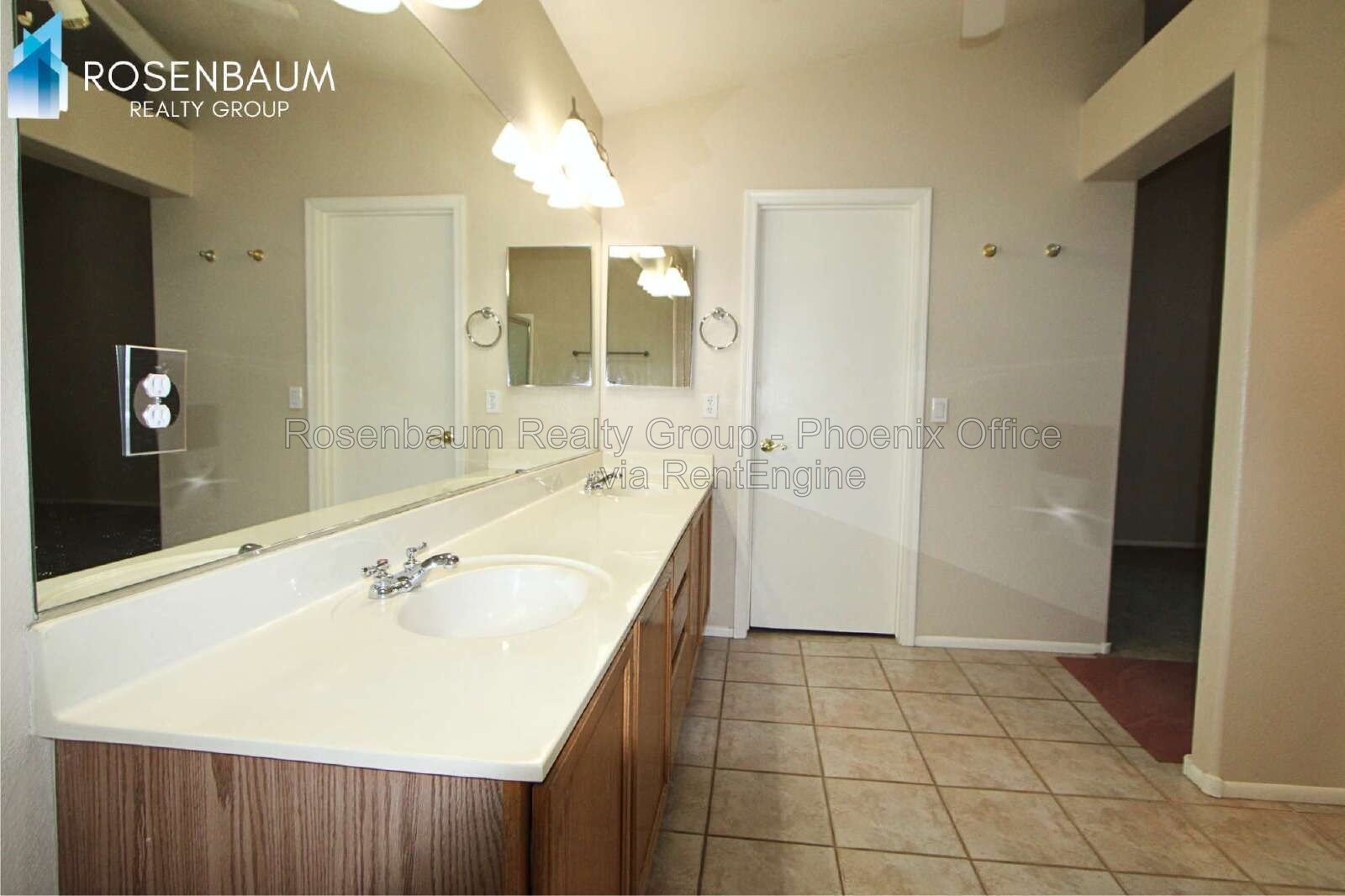 Gorgeous 4-bedrooms, 2-baths home with den in Peoria! property image