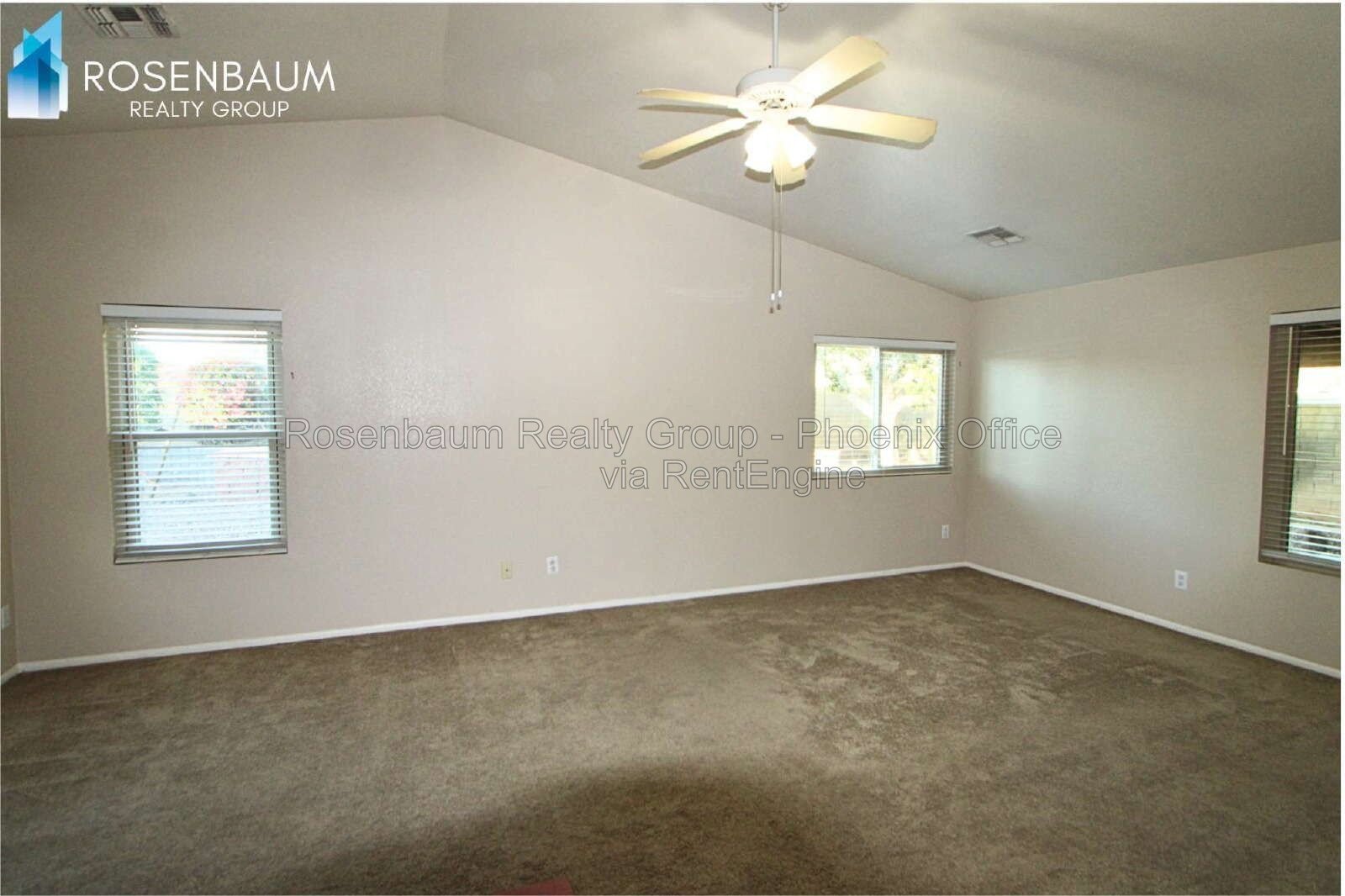 Gorgeous 4-bedrooms, 2-baths home with den in Peoria! property image
