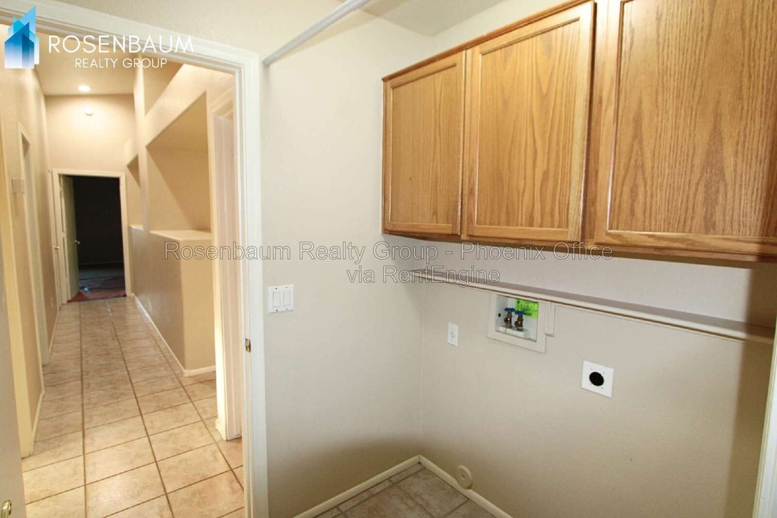 Gorgeous 4-bedrooms, 2-baths home with den in Peoria! property image