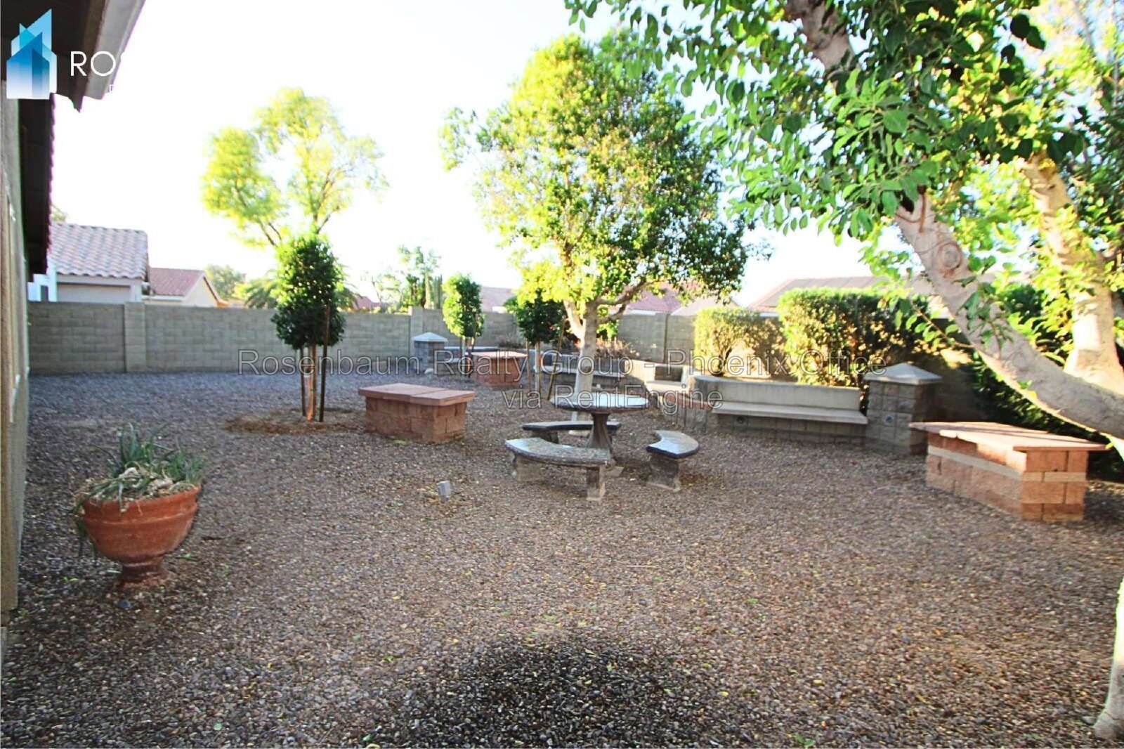 Gorgeous 4-bedrooms, 2-baths home with den in Peoria! property image