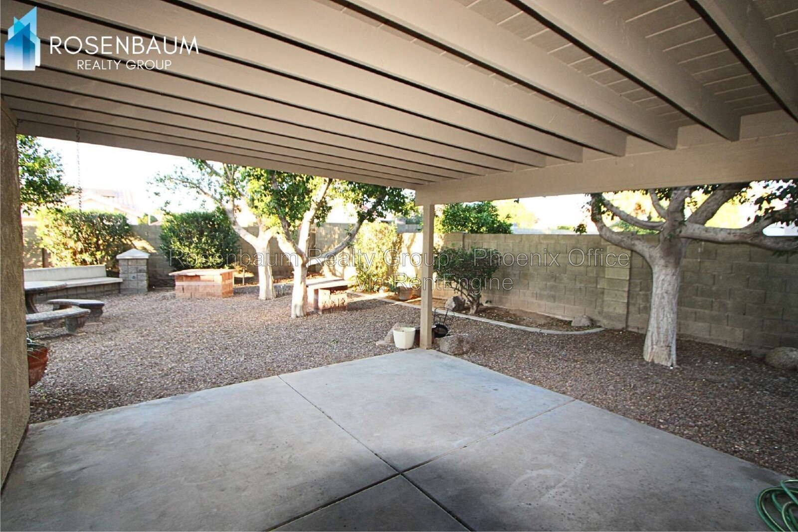 Gorgeous 4-bedrooms, 2-baths home with den in Peoria! property image