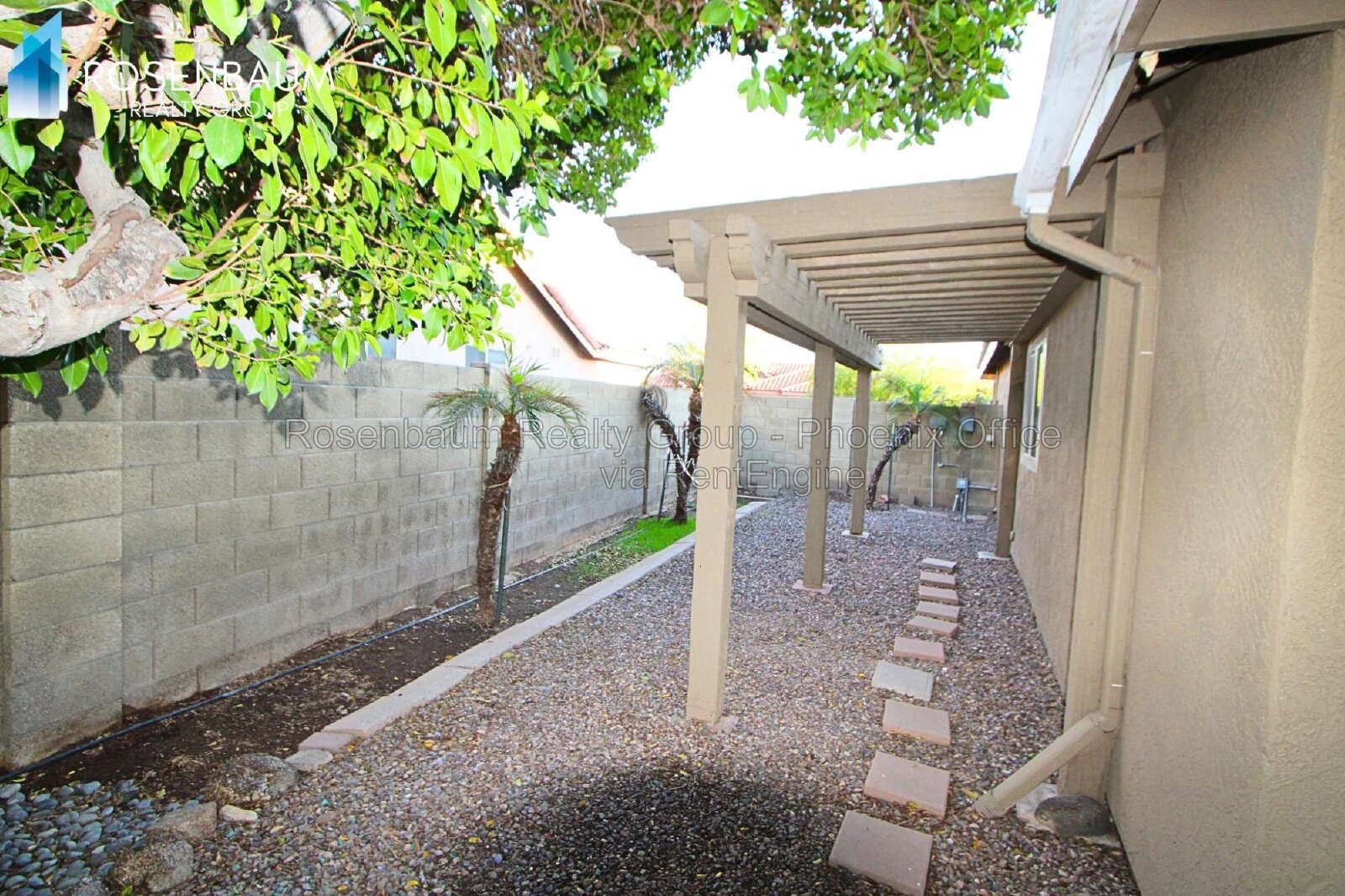 Gorgeous 4-bedrooms, 2-baths home with den in Peoria! property image