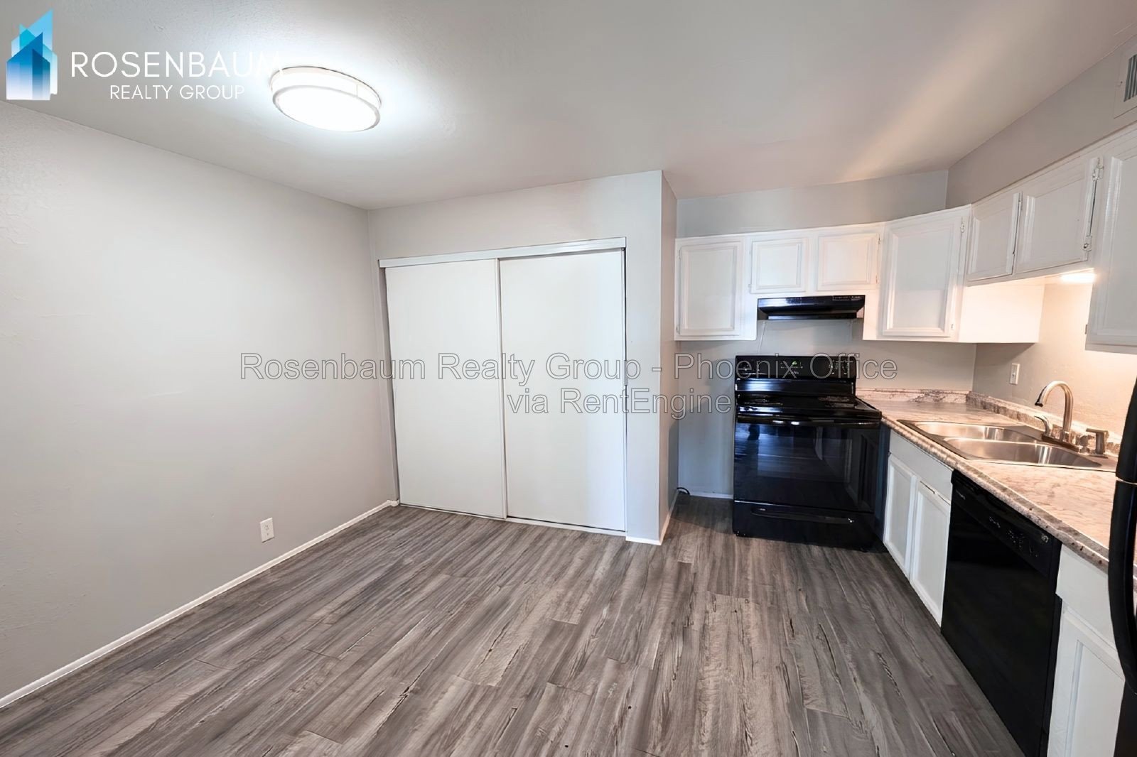 Charming 2-beds, 1-bath upstairs 4-plex apt in the heart of Chandler! property image
