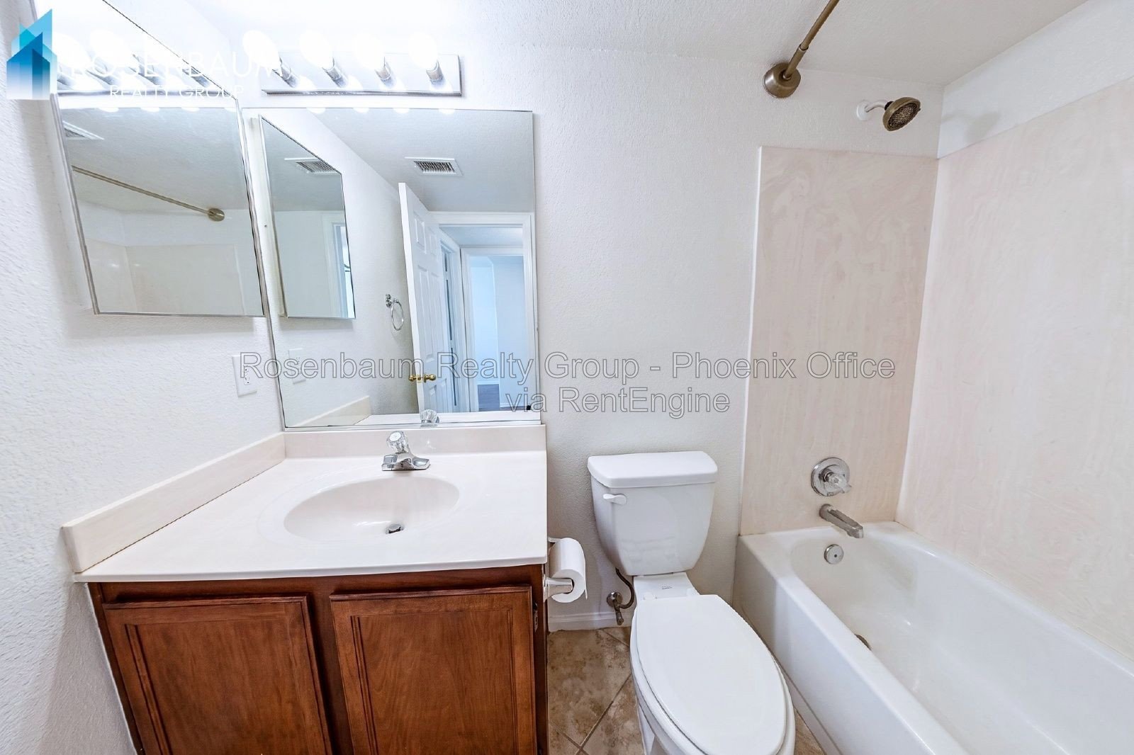 Beautiful 3-beds, 2-baths home in the Pecos Ranch community of Chandler! property image