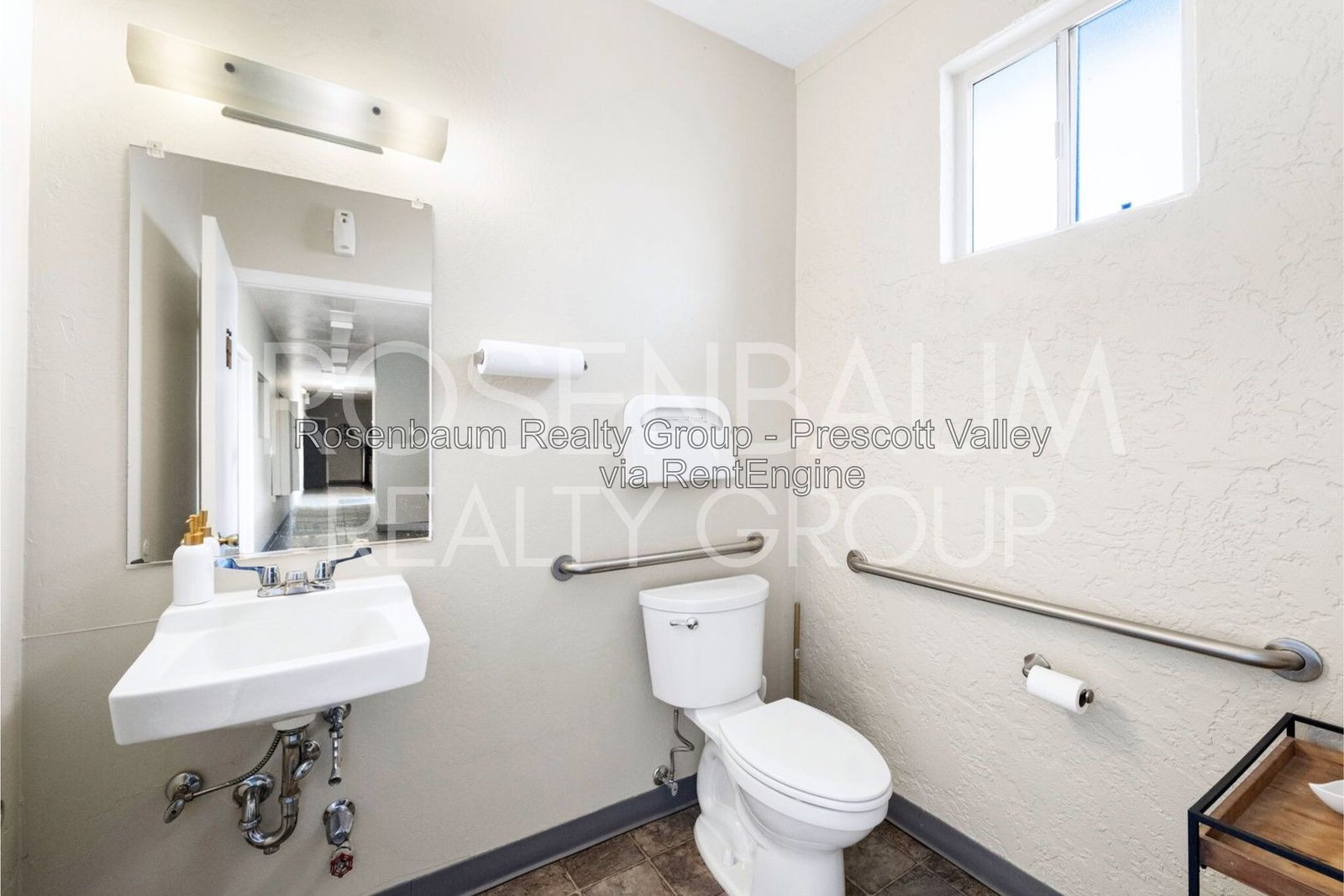 Versatile and Modern Office Suite in a Prime Prescott Valley Business Hub! property image